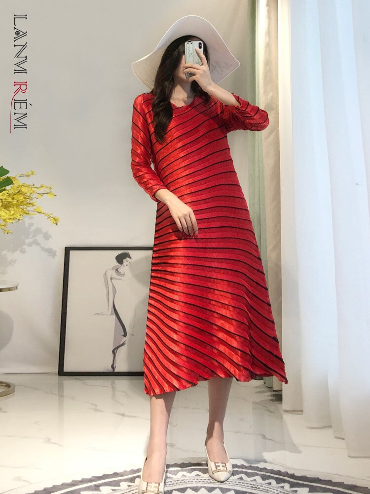 LANMREM Striped Pleated Dress For Women Round Neck Irregular Loose Elegant Clothing Ladies Party Fashion Spring New 2R9688