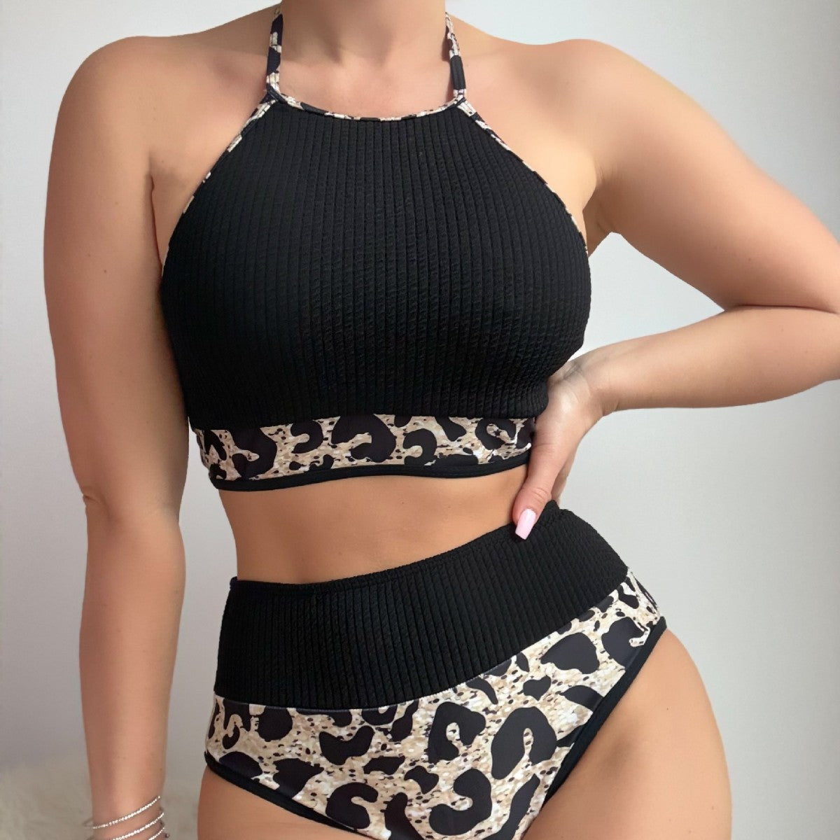 Hanging neck sexy bikini swimsuit