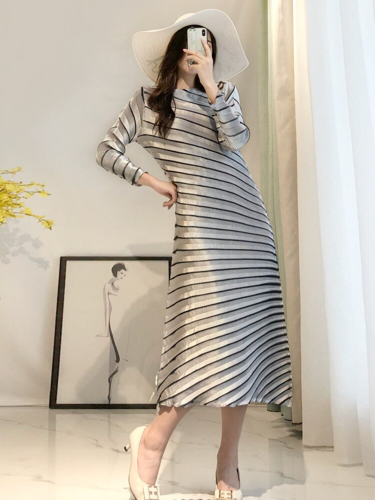 LANMREM Striped Pleated Dress For Women Round Neck Irregular Loose Elegant Clothing Ladies Party Fashion Spring New 2R9688