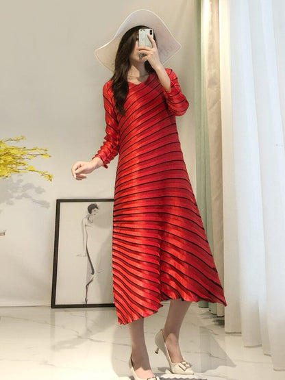 LANMREM Striped Pleated Dress For Women Round Neck Irregular Loose Elegant Clothing Ladies Party Fashion Spring New 2R9688