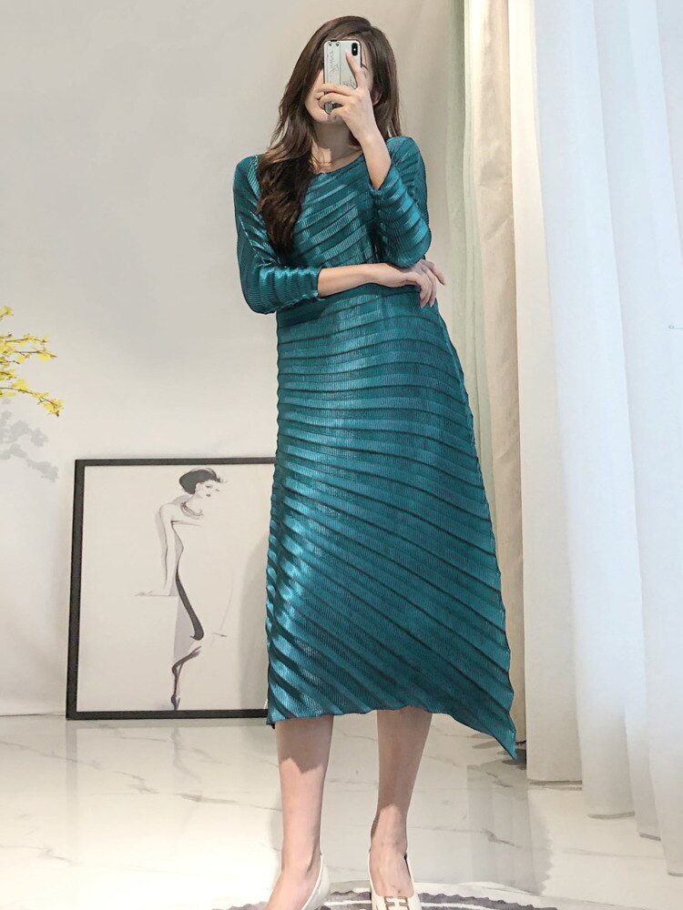 LANMREM Striped Pleated Dress For Women Round Neck Irregular Loose Elegant Clothing Ladies Party Fashion Spring New 2R9688